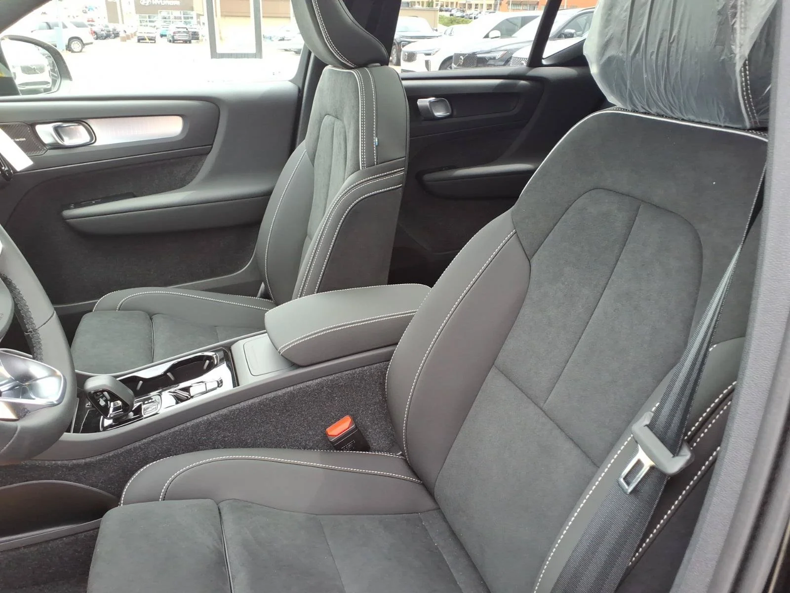 New 2026 Onyx Black Volvo Ultra Black Edition image 4