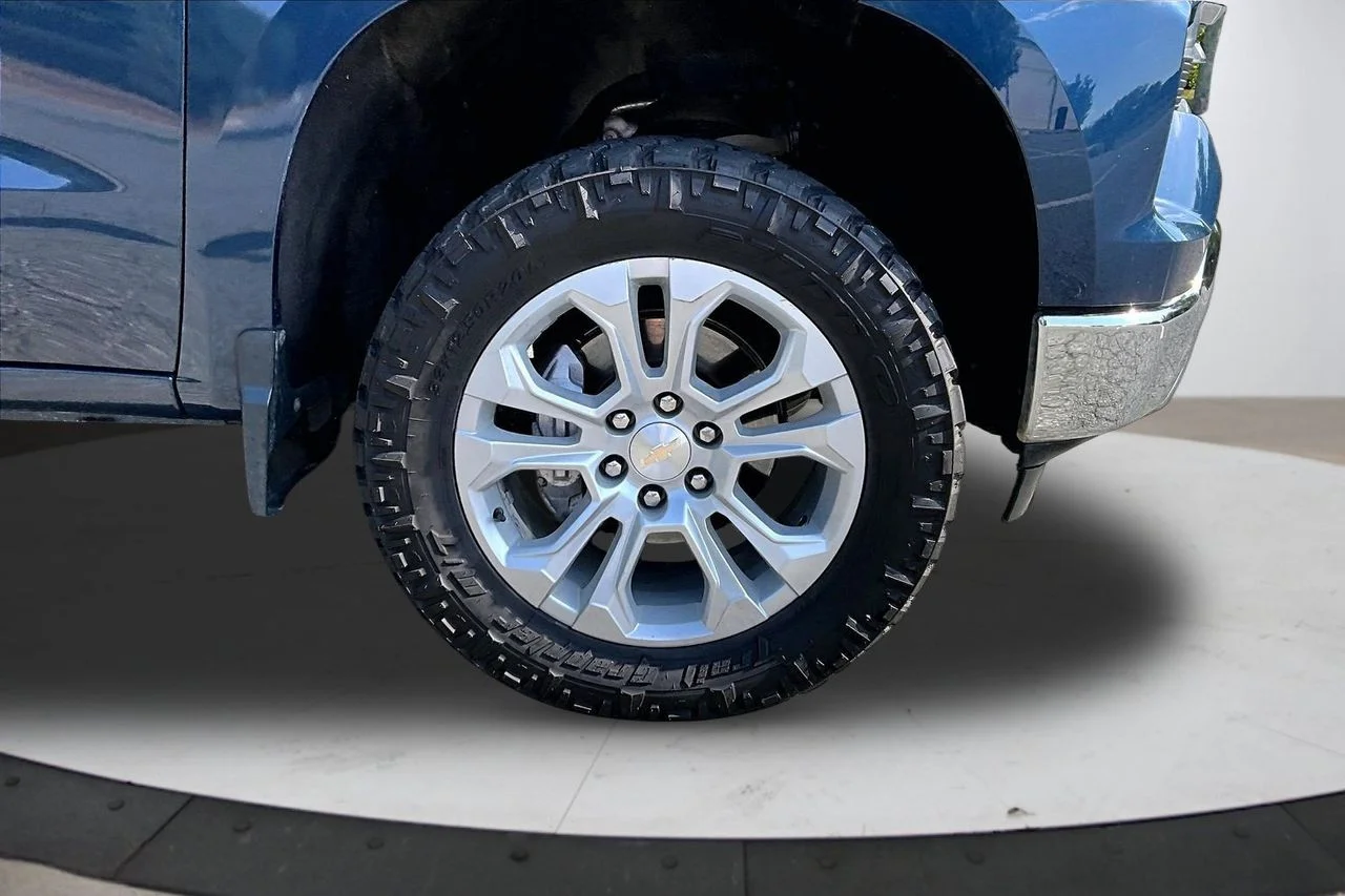 Used 2023 Blue Chevrolet LTZ image 33