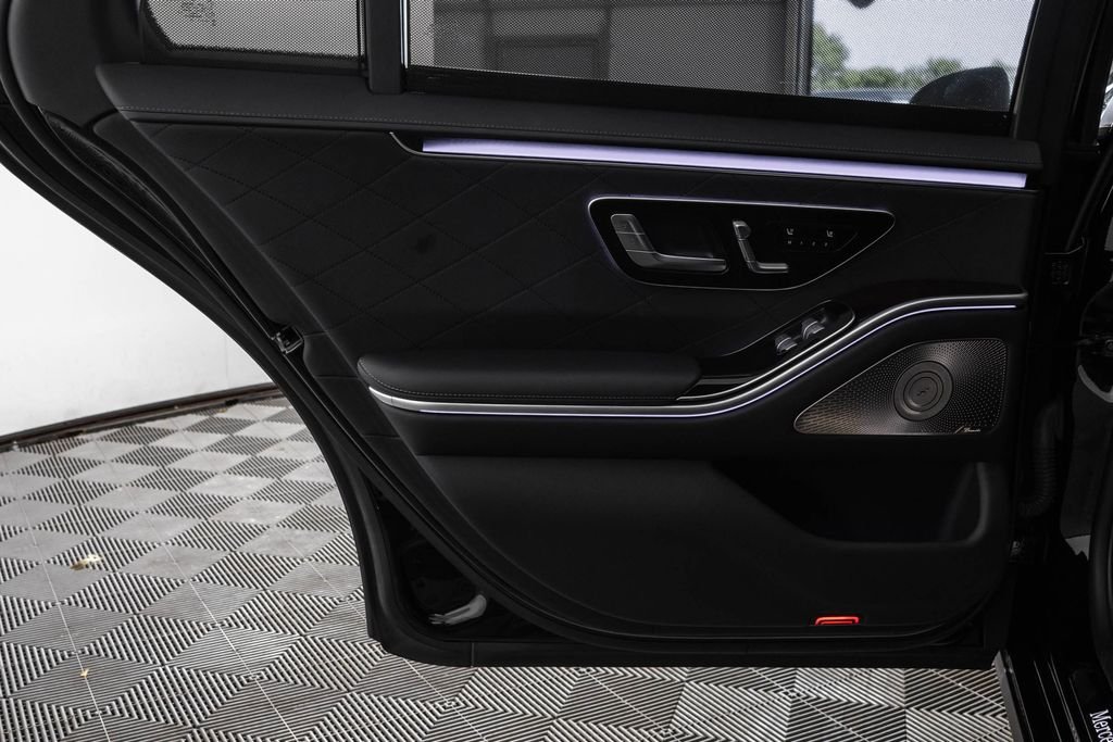 Used 2022 Black Mercedes-Benz S 580 image 31