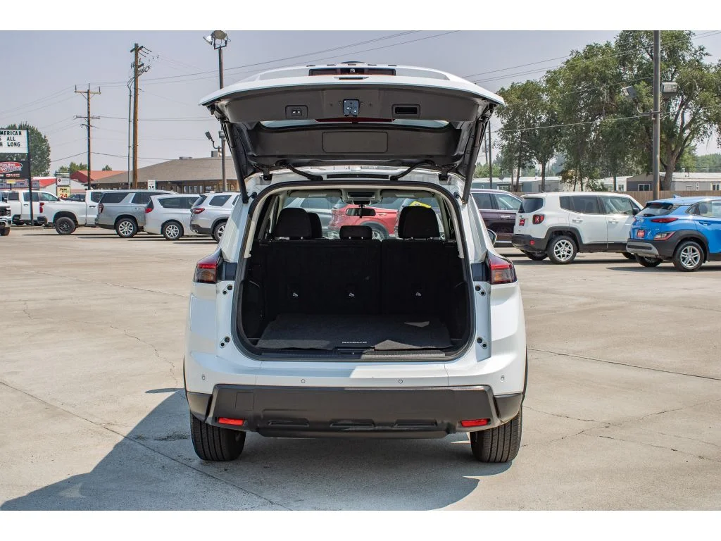 Used 2024 Everest White Pearl Nissan SV image 11