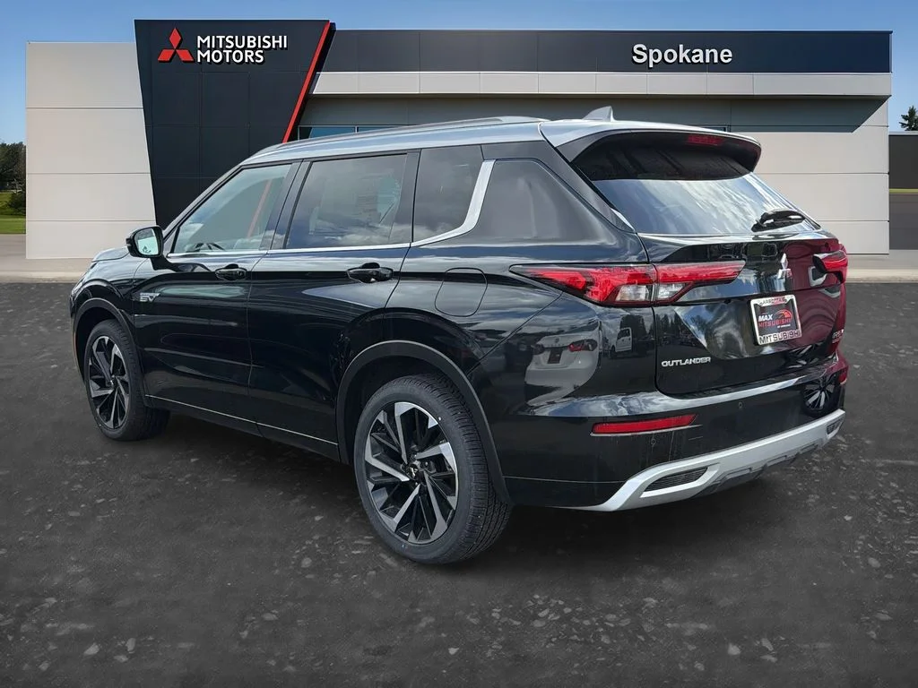 New 2025 Black Diamond Mitsubishi SEL image 4