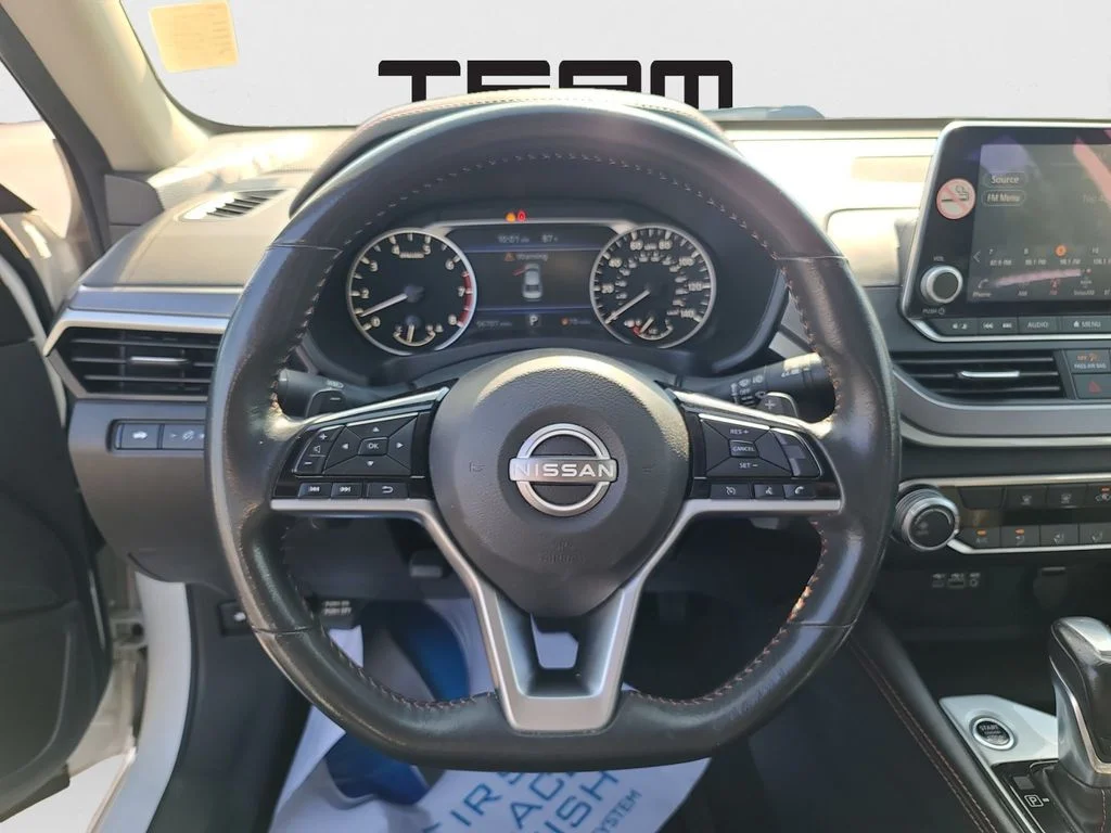 Used 2024 White Nissan 2.5 SR image 17