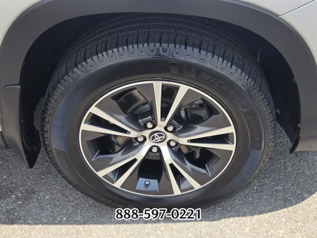 Used 2019 Celestial Silver Metallic TOYOTA LE image 21