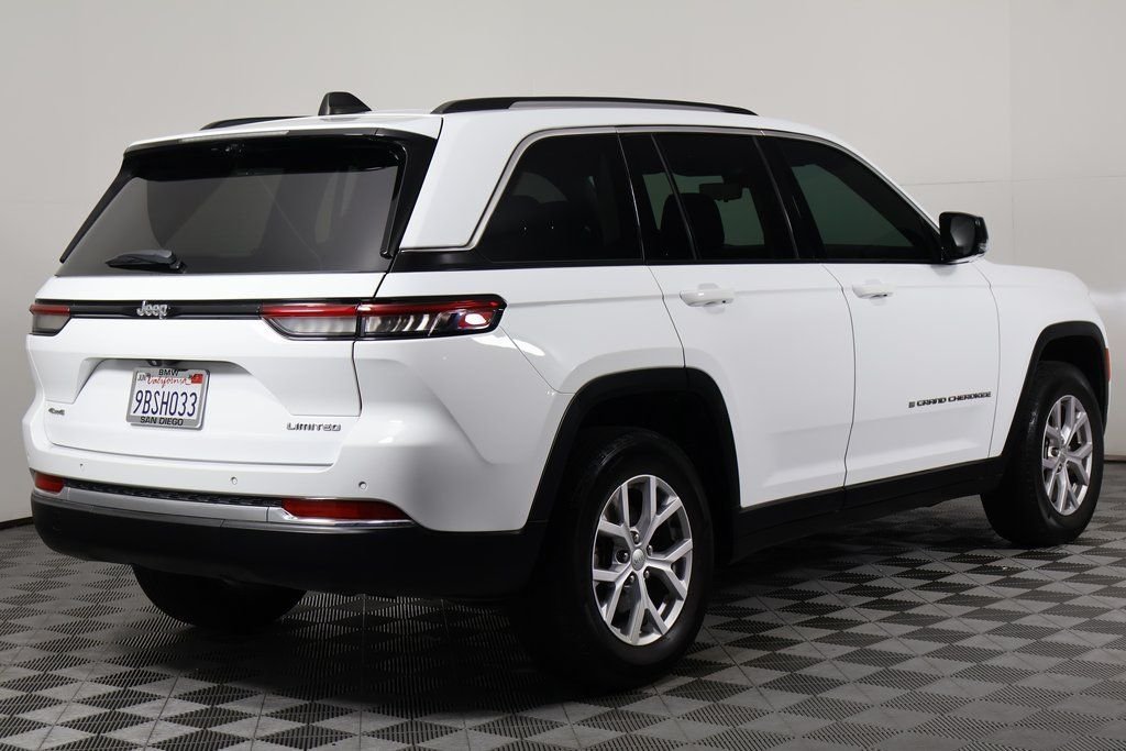 Used 2022 White Jeep Limited image 4