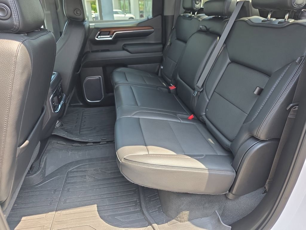Used 2023 White GMC Denali image 32