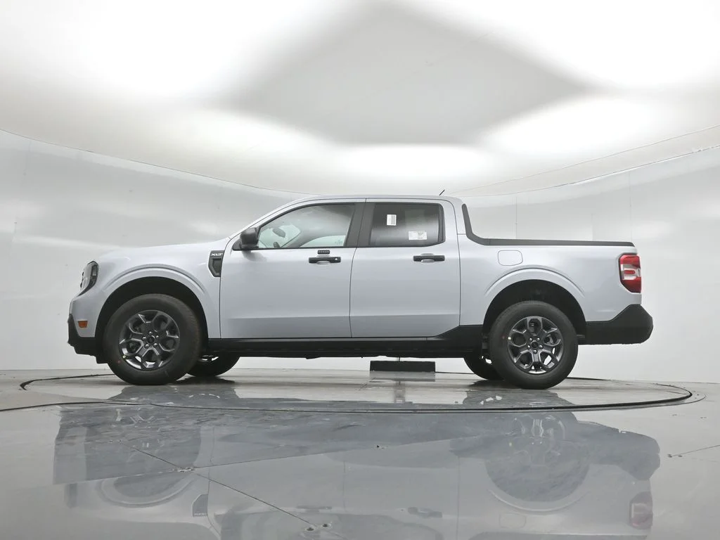 New 2026 Space White Metallic Ford XLT image 7