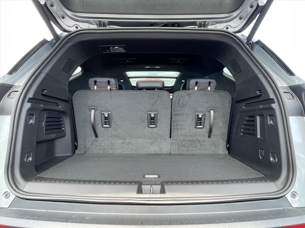 2027 Chevrolet Traverse Z71 - Photo 29