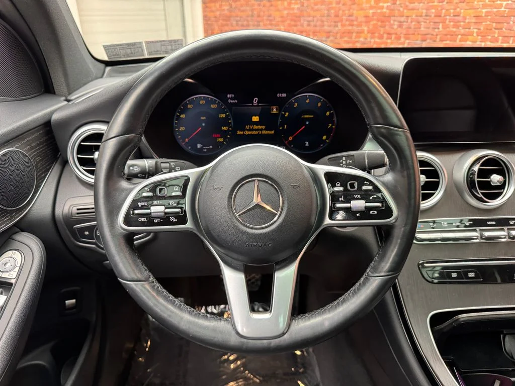 Used 2022 White Mercedes-Benz GLC 300 image 14