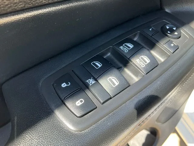 Used 2019 White Jeep Altitude image 5