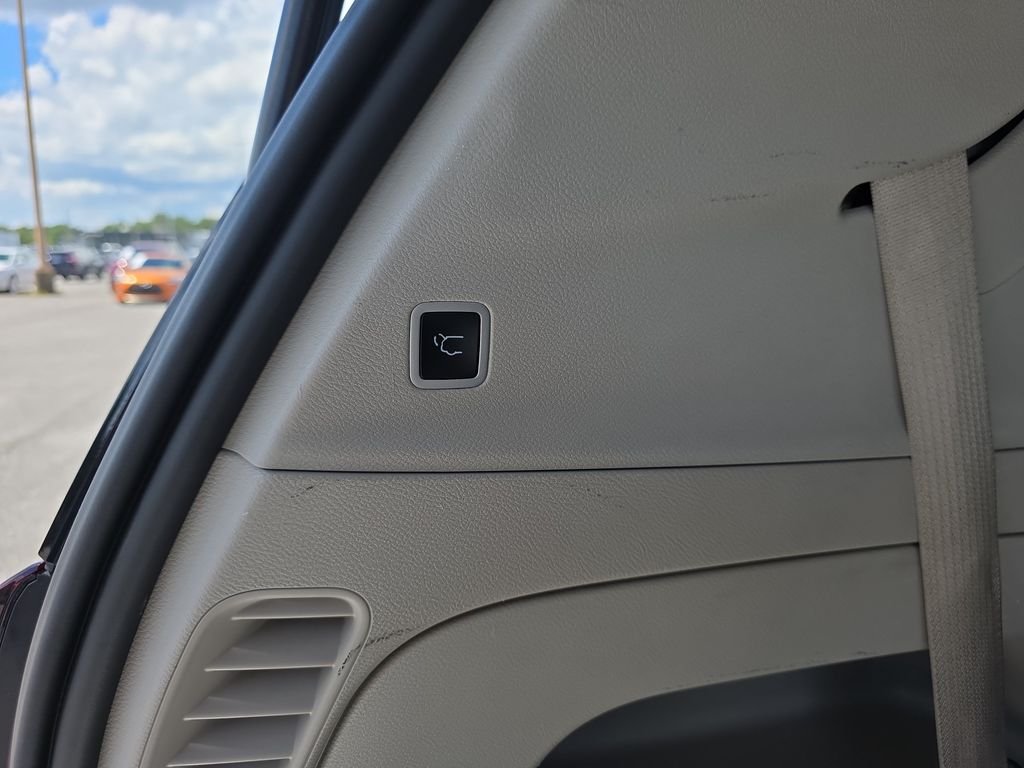 Used 2023 Silver Mist Clearcoat Chrysler Touring L image 34