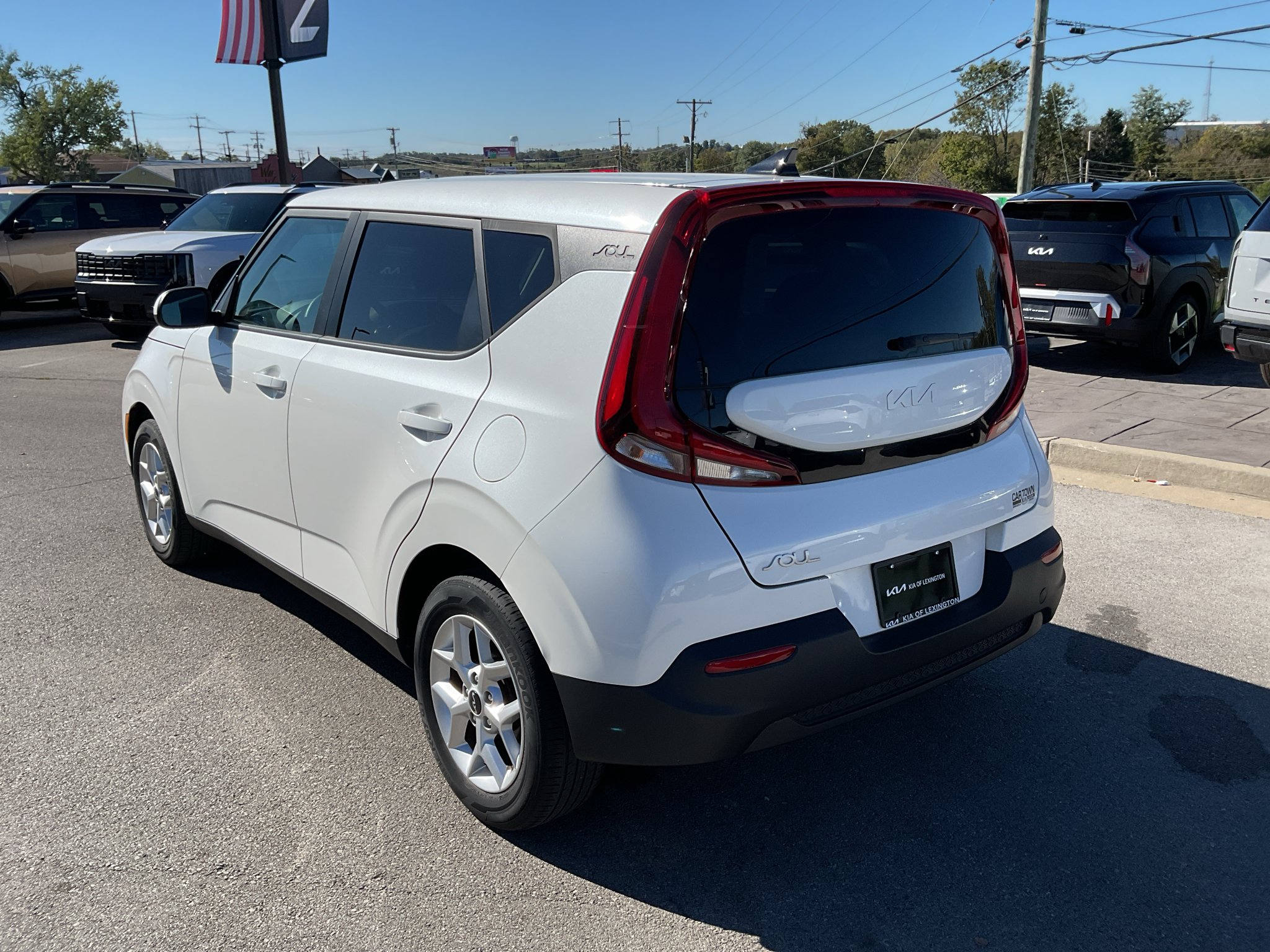 Certified Used 2022 Snow White Pearl Kia LX image 13