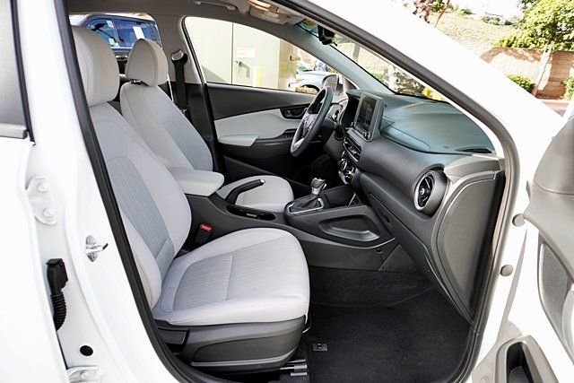 Used 2023 White Hyundai SEL image 10