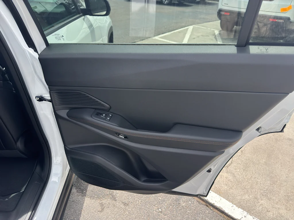 New 2026 Bright White Clear-Coat Exterior Paint Jeep Limited image 11