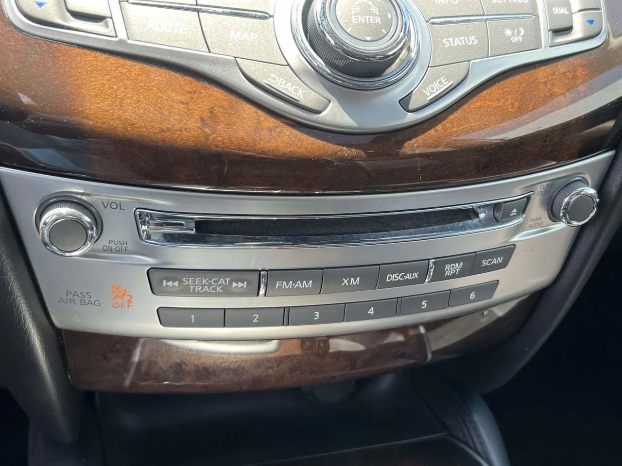 Used 2014 Midnight Garnet INFINITI Base image 38