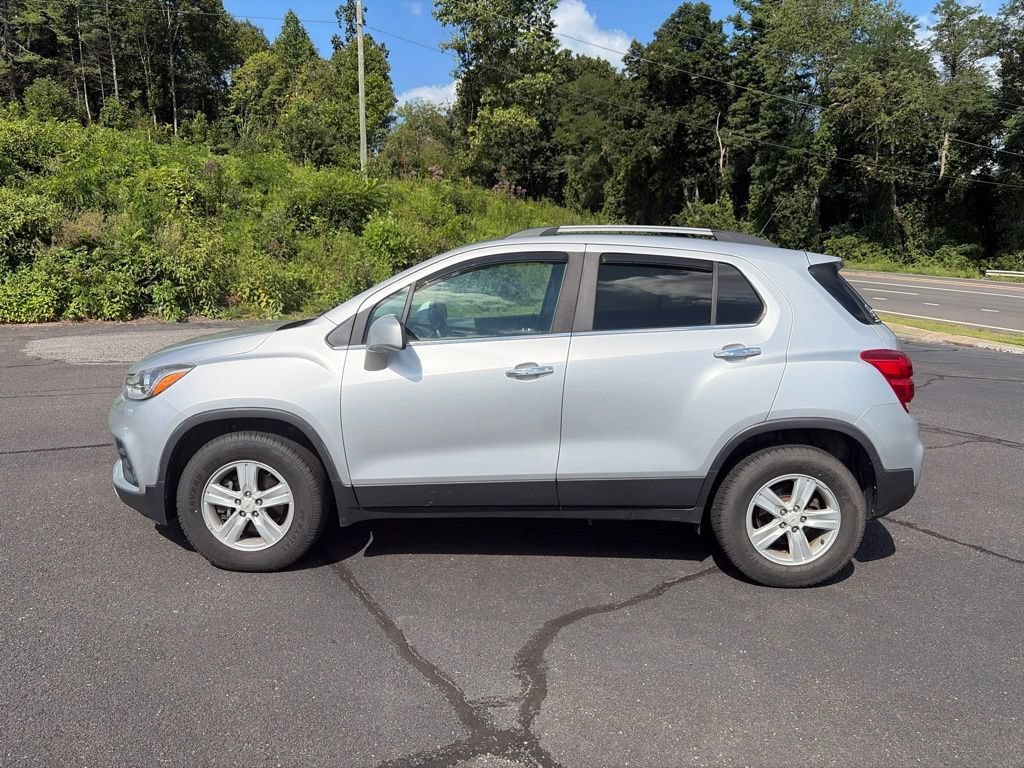 Used 2017 SILVER ICE METALLIC Chevrolet LT image 6