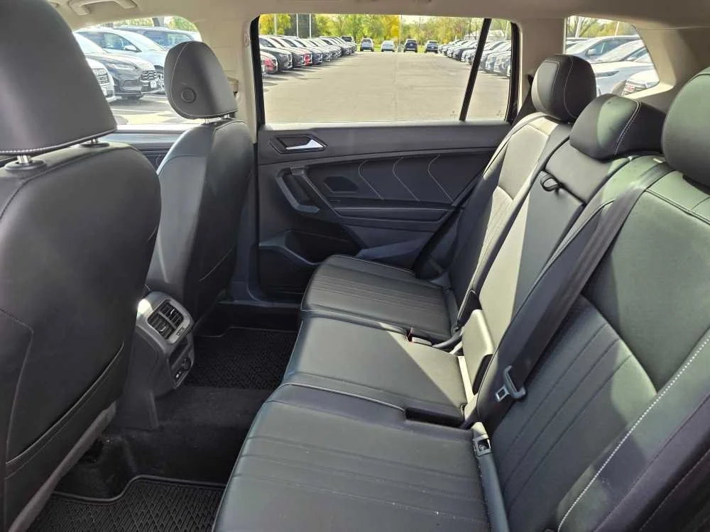 Certified Used 2022 Black Volkswagen SE image 4