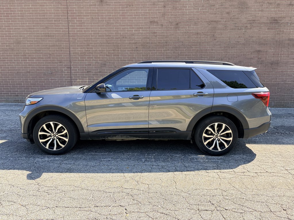 Used 2023 Carbonized Gray Metallic Ford ST-Line image 2