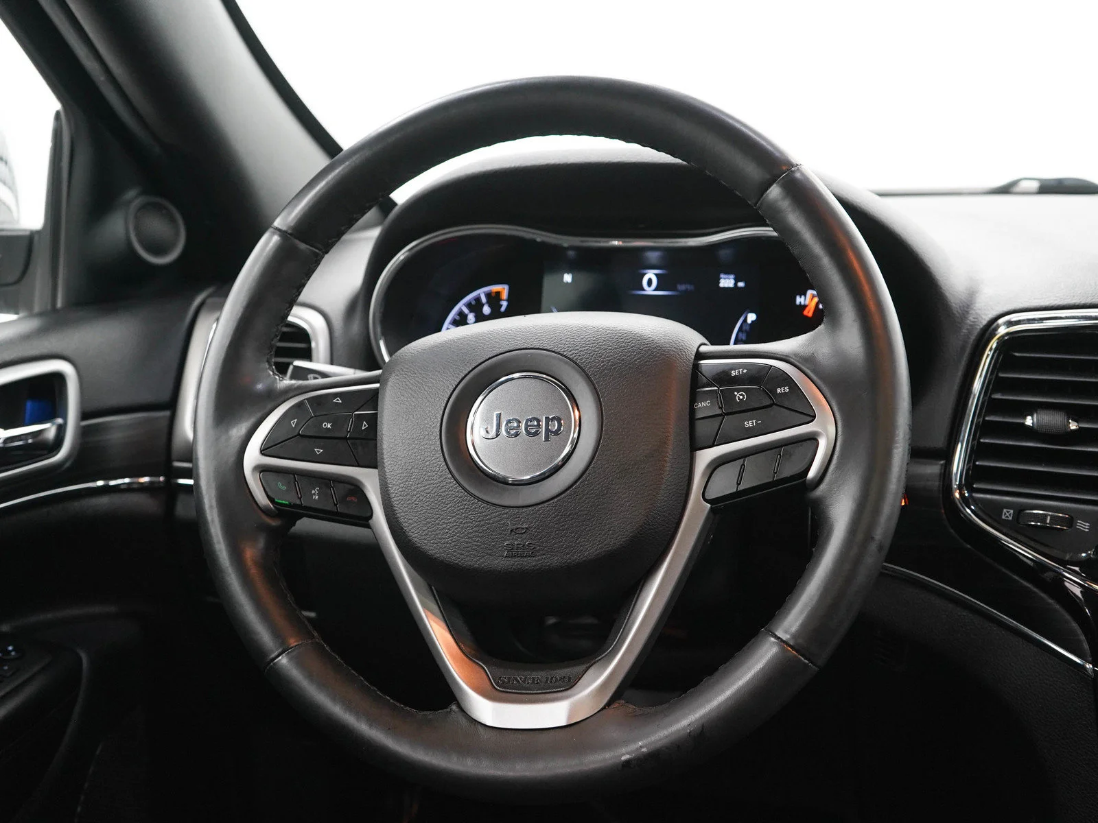 Used 2019 Granite Crystal Metallic Clearcoat Jeep Limited image 17