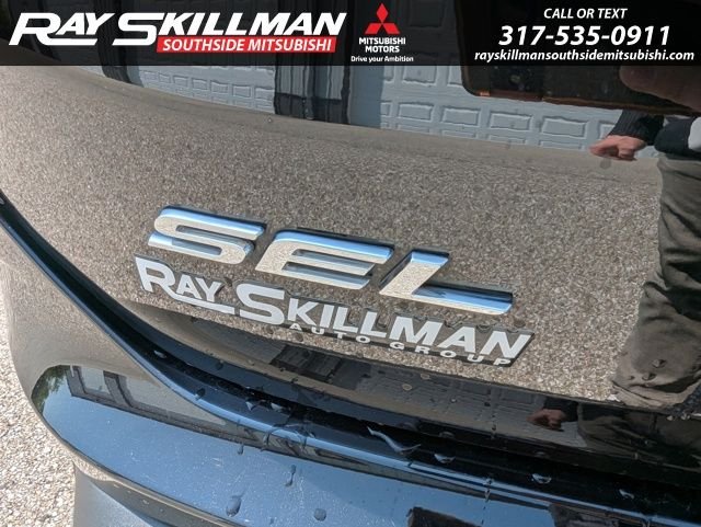 Used 2017 Blue Ford SE image 8