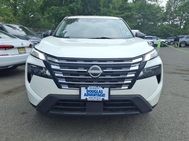 Used 2024 White Nissan S image 4