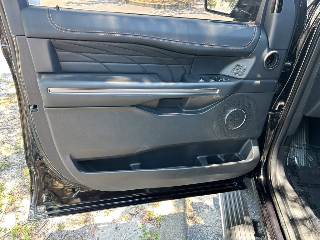 Used 2023 Black Ford Platinum image 18