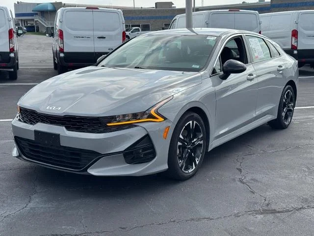 Used 2022 Wolf Gray Kia  image 8