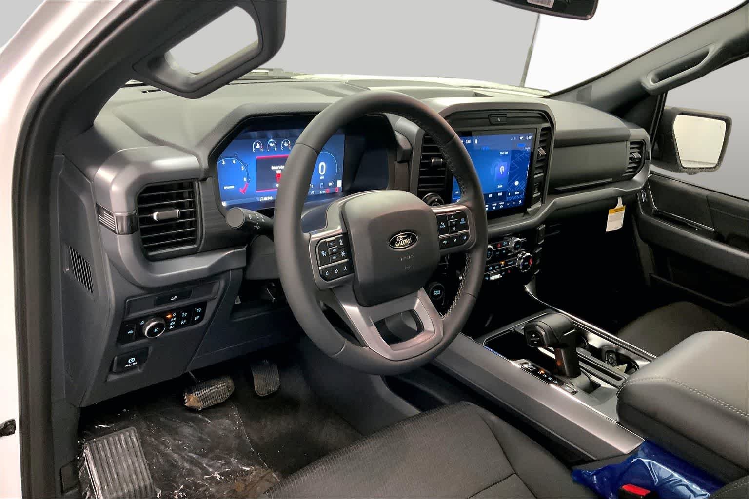 New 2026 Oxford White Ford XLT image 7