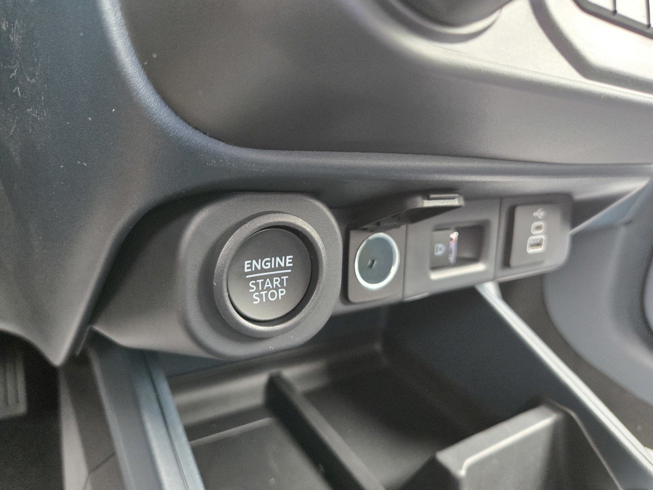 New 2026 Space White Metallic Ford LARIAT image 14
