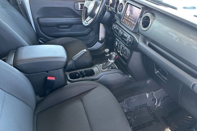 Used 2022 Silver Jeep Unlimited Sahara image 15