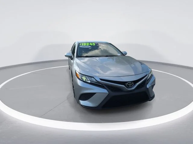 Used 2019 Silver Toyota SE image 3