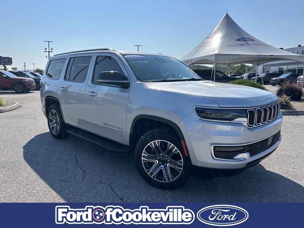 Used 2024 Silver Jeep Base image 2