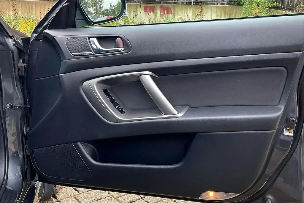 Used 2009 Gray Subaru 2.5i image 23