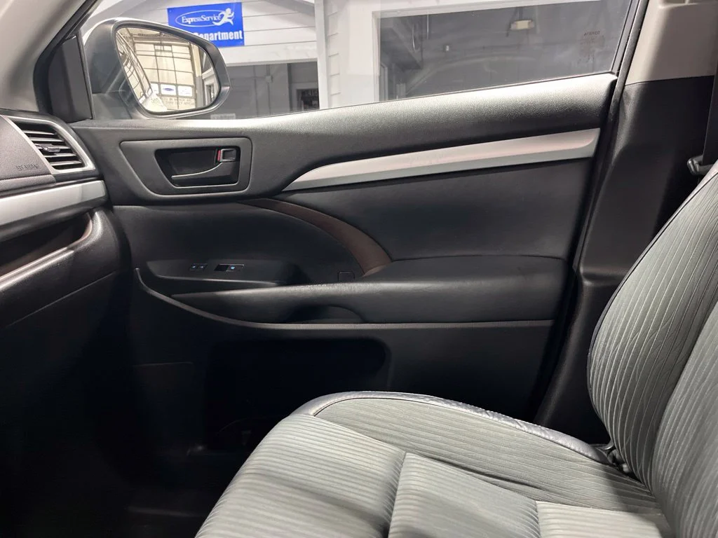 Used 2018 Blizzard Pearl Toyota LE Plus image 16