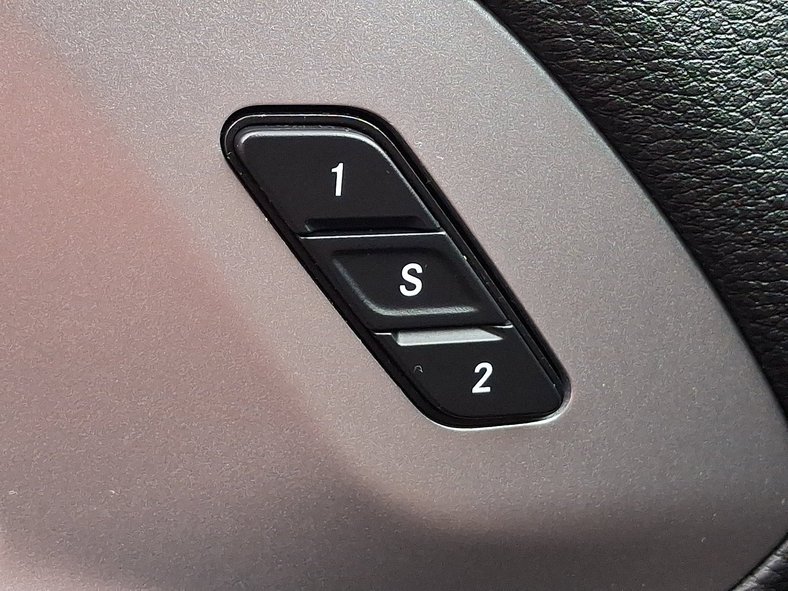 Used 2022 Bright White Clearcoat Chrysler Touring L image 24