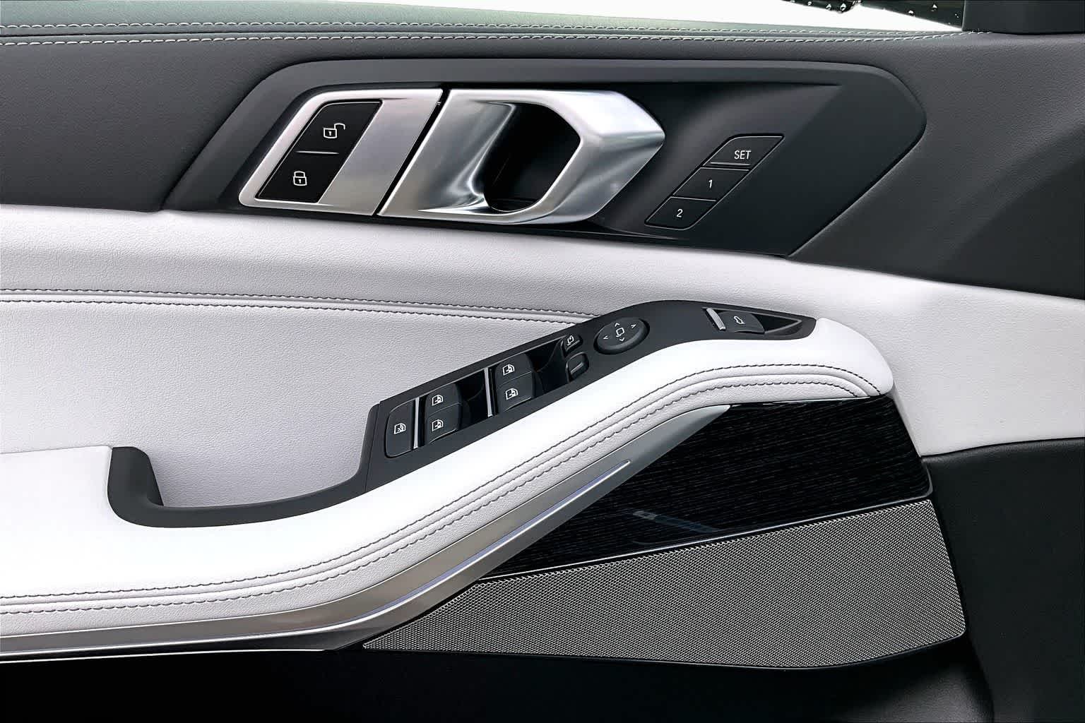 New 2026 Black Sapphire Metallic BMW sDrive40i image 10
