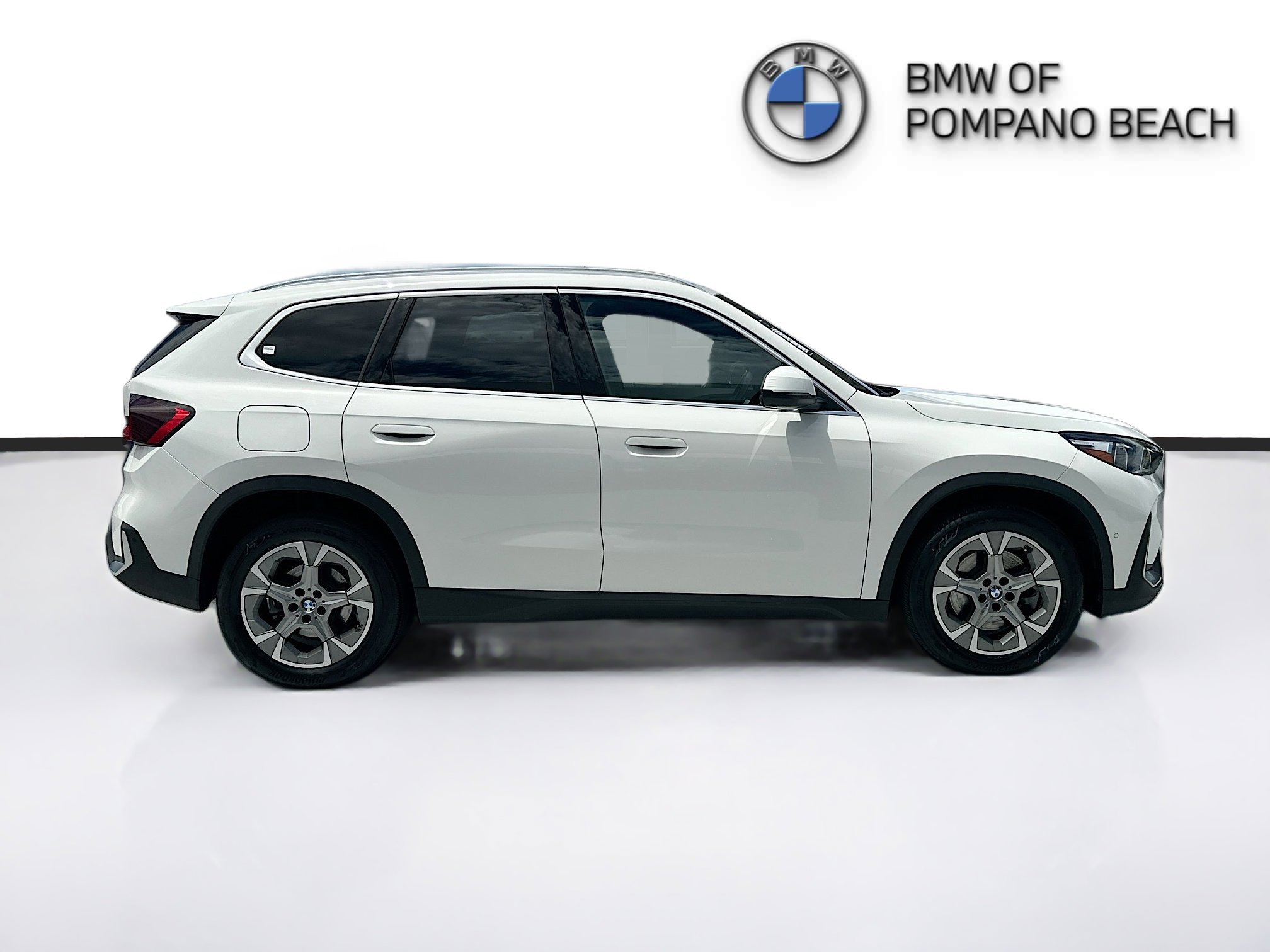Used 2023 Alpine White BMW xDrive28i image 8