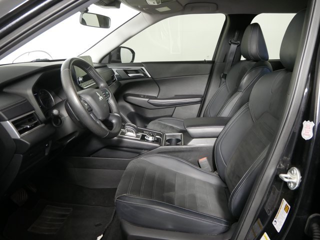 Used 2024 Black Diamond Mitsubishi SE image 9