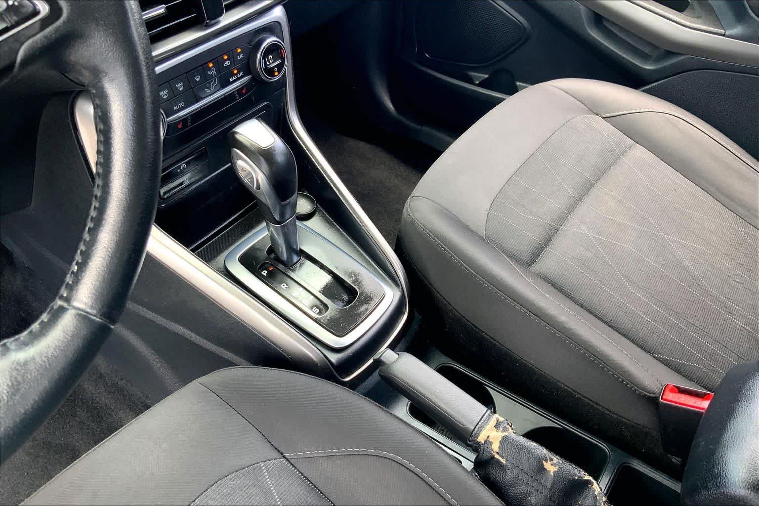 Used 2018 Lightning Blue Metallic Ford SE image 17