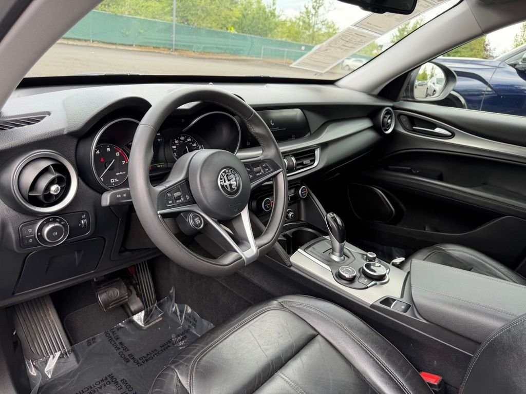 Used 2018 Vulcano Black Metallic Alfa Romeo Base image 16