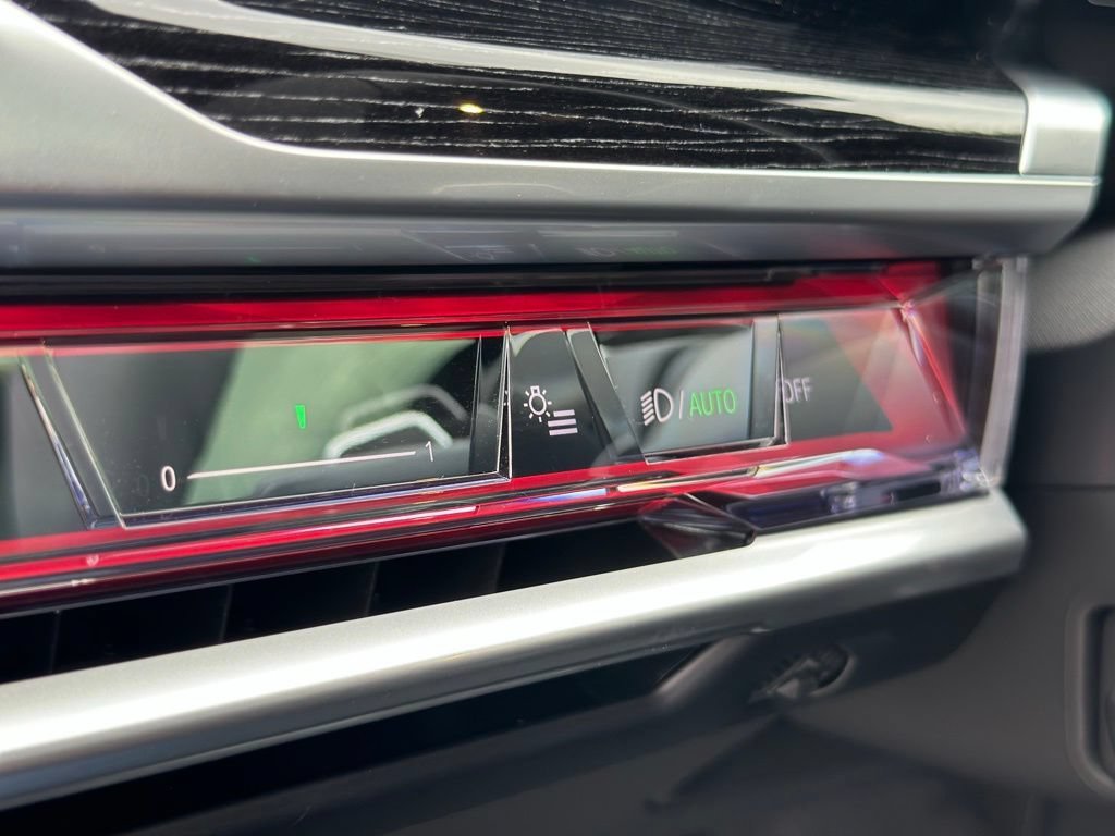New 2026 Black Sapphire Metallic BMW 740i xDrive image 33