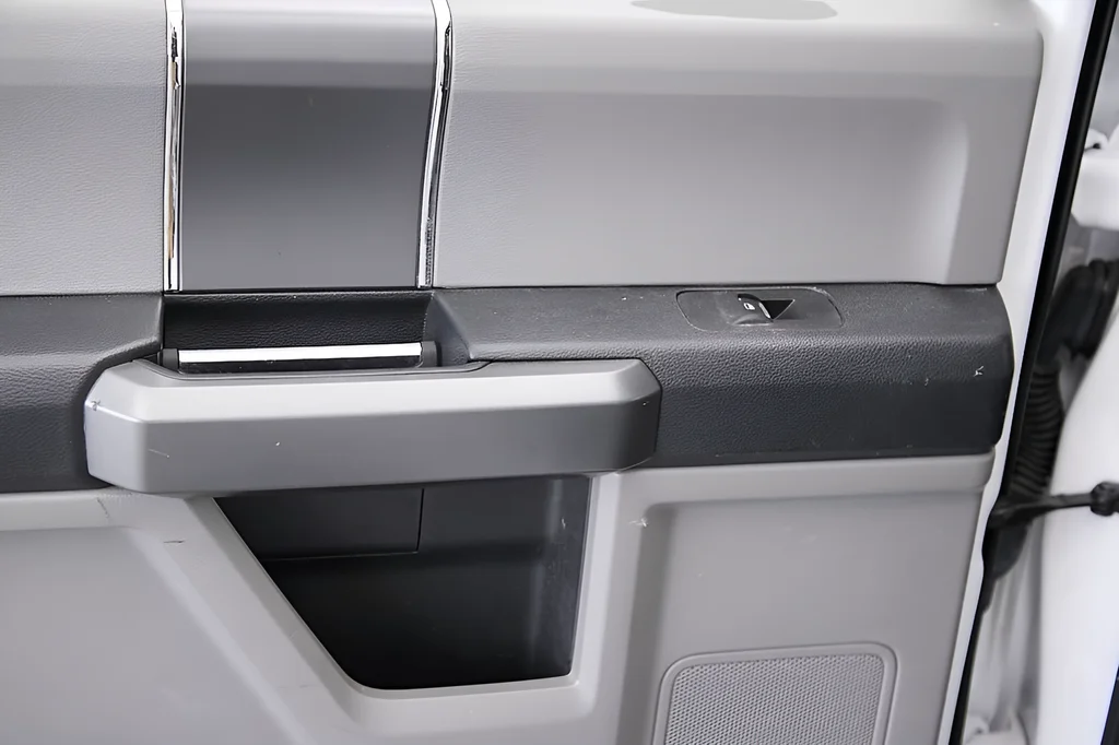 Used 2016 Oxford White Ford XLT image 26