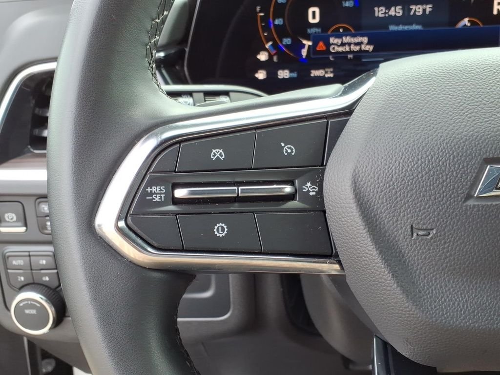 Used 2025 Iridescent Pearl Tricoat Chevrolet Z71 image 16