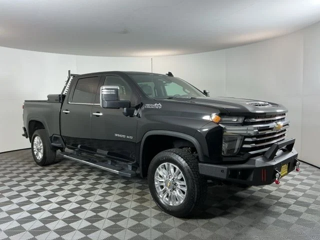 Used 2022 Black Chevrolet High Country image 3