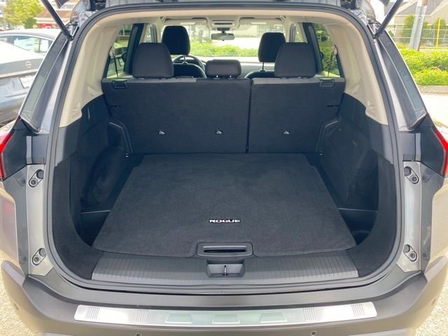 Used 2023 Gray Nissan SV image 6