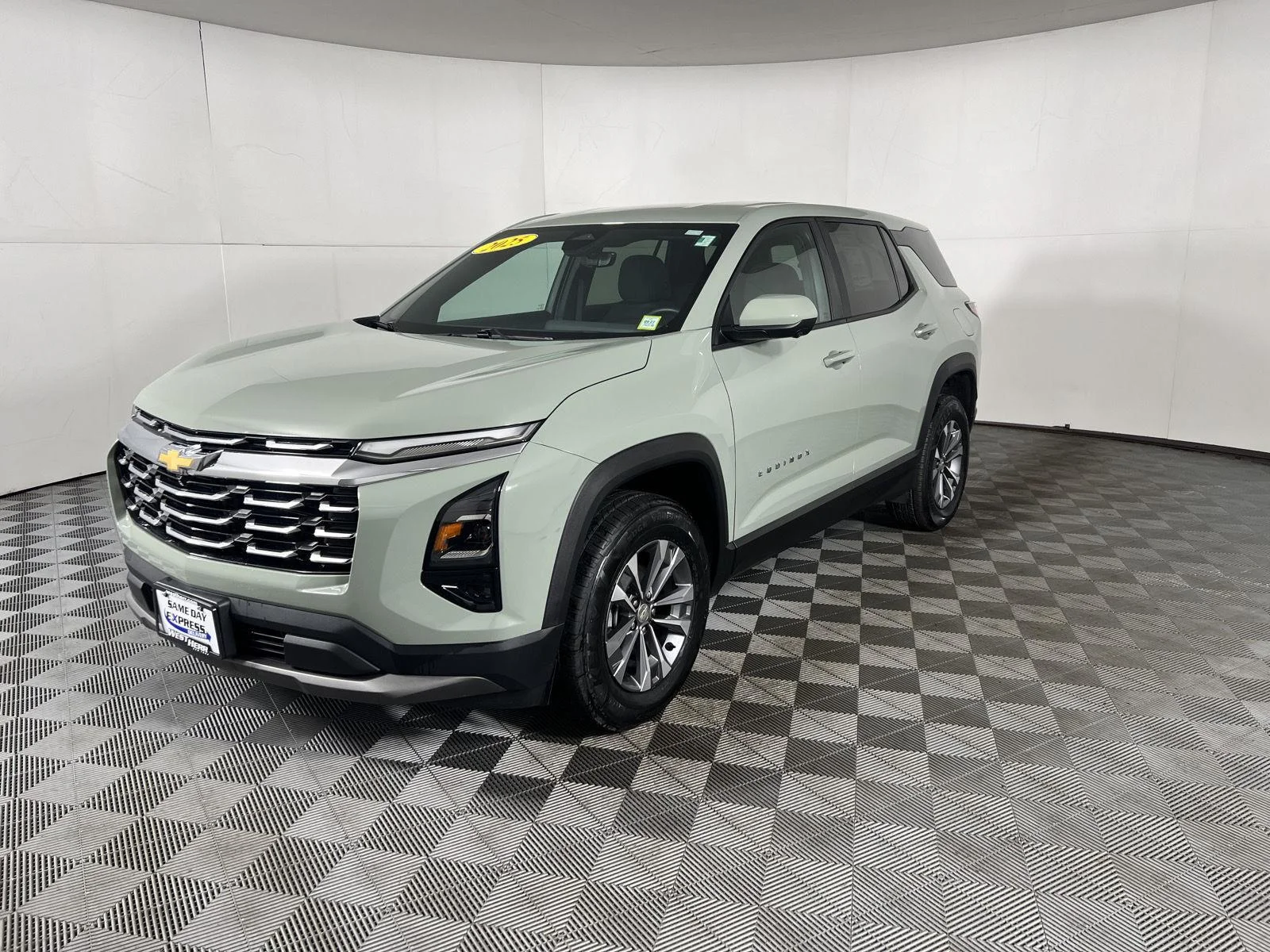Used 2025 Cacti Green Chevrolet AWD LT image 3