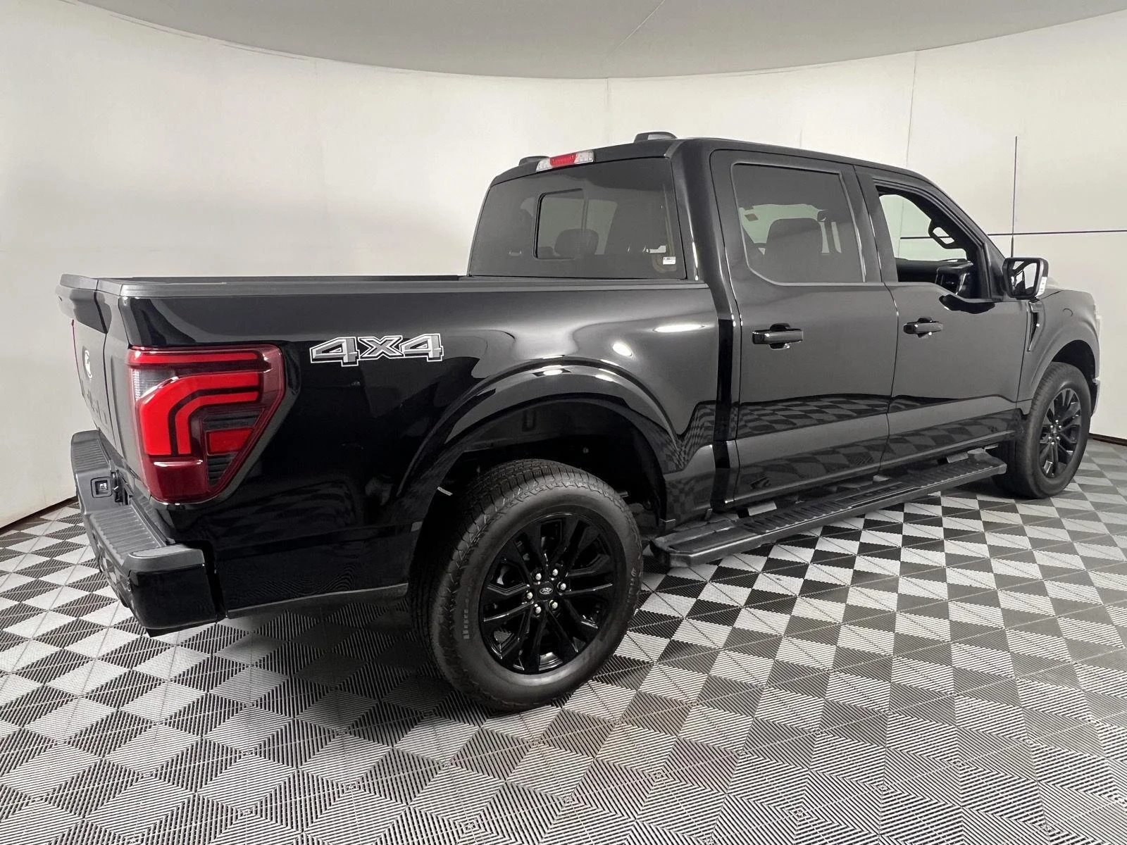 Certified Used 2025 Agate Black Ford LARIAT image 10