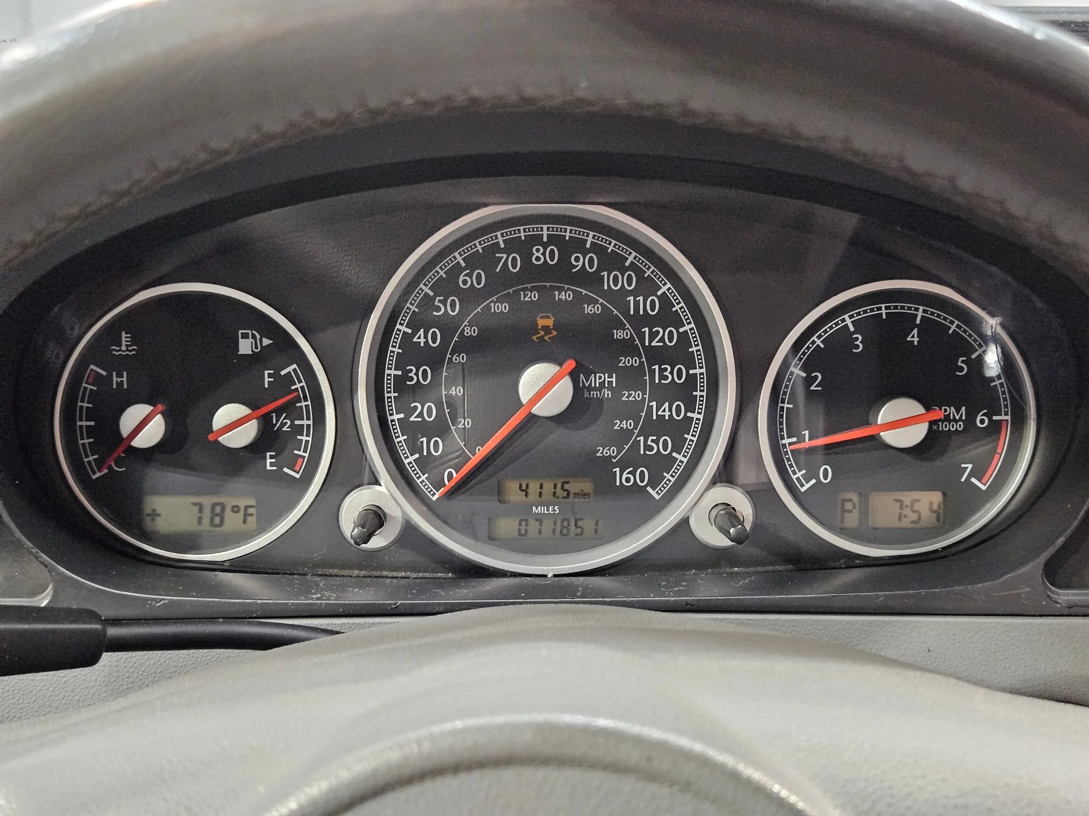Used 2004 Black Chrysler  image 18