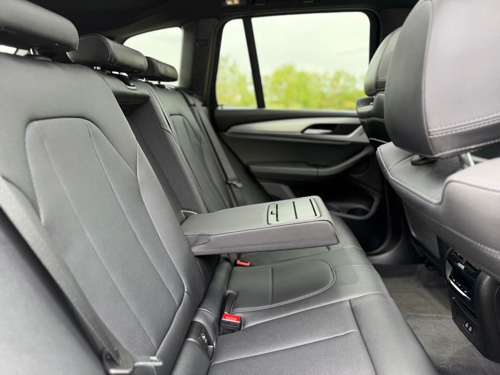 Used 2024 Gray BMW xDrive30i image 28