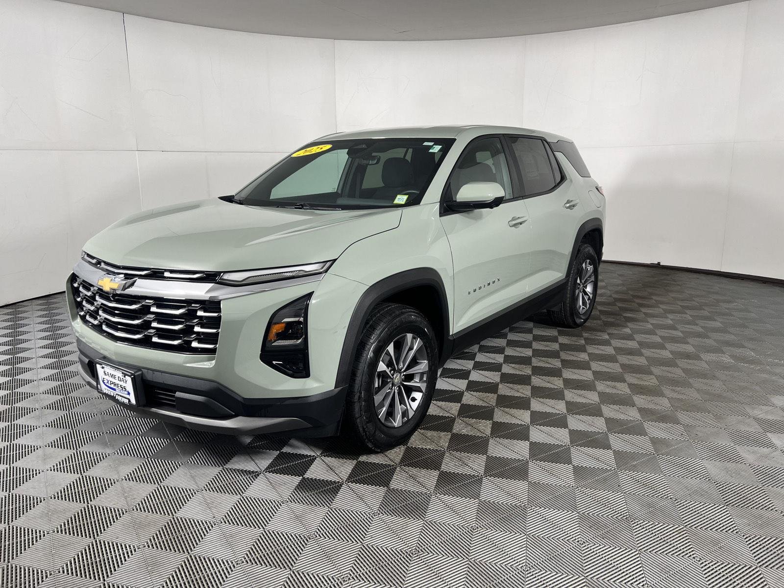 Used 2025 Cacti Green Chevrolet AWD LT image 3