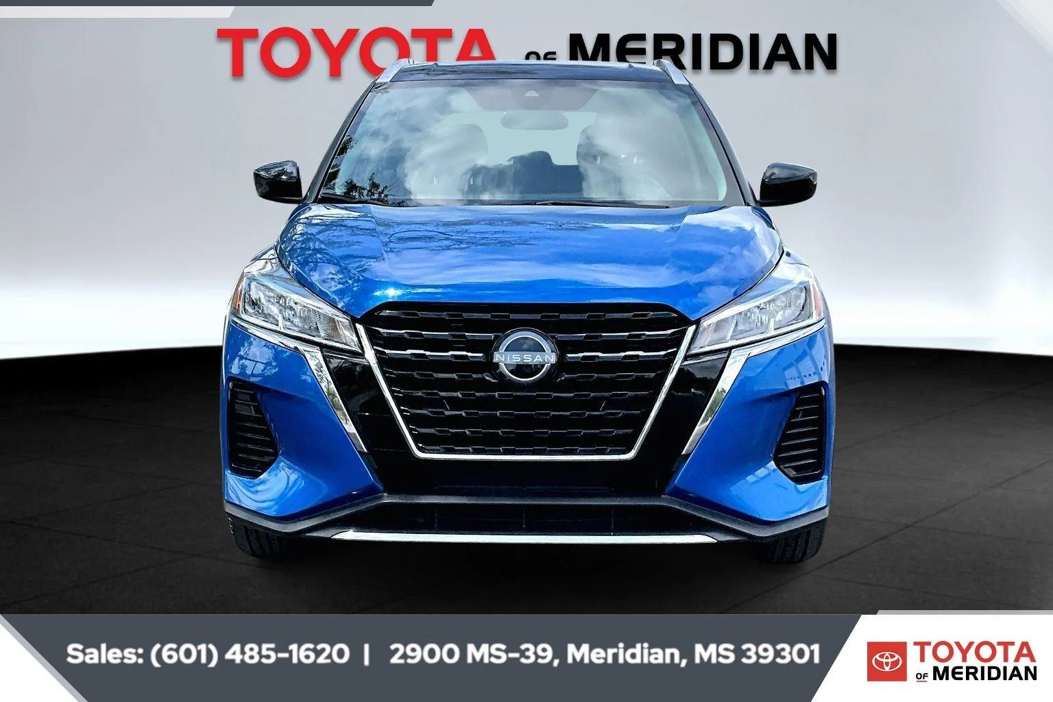 Used 2024 Electric Blue Metallic/Super Black Nissan SV image 3